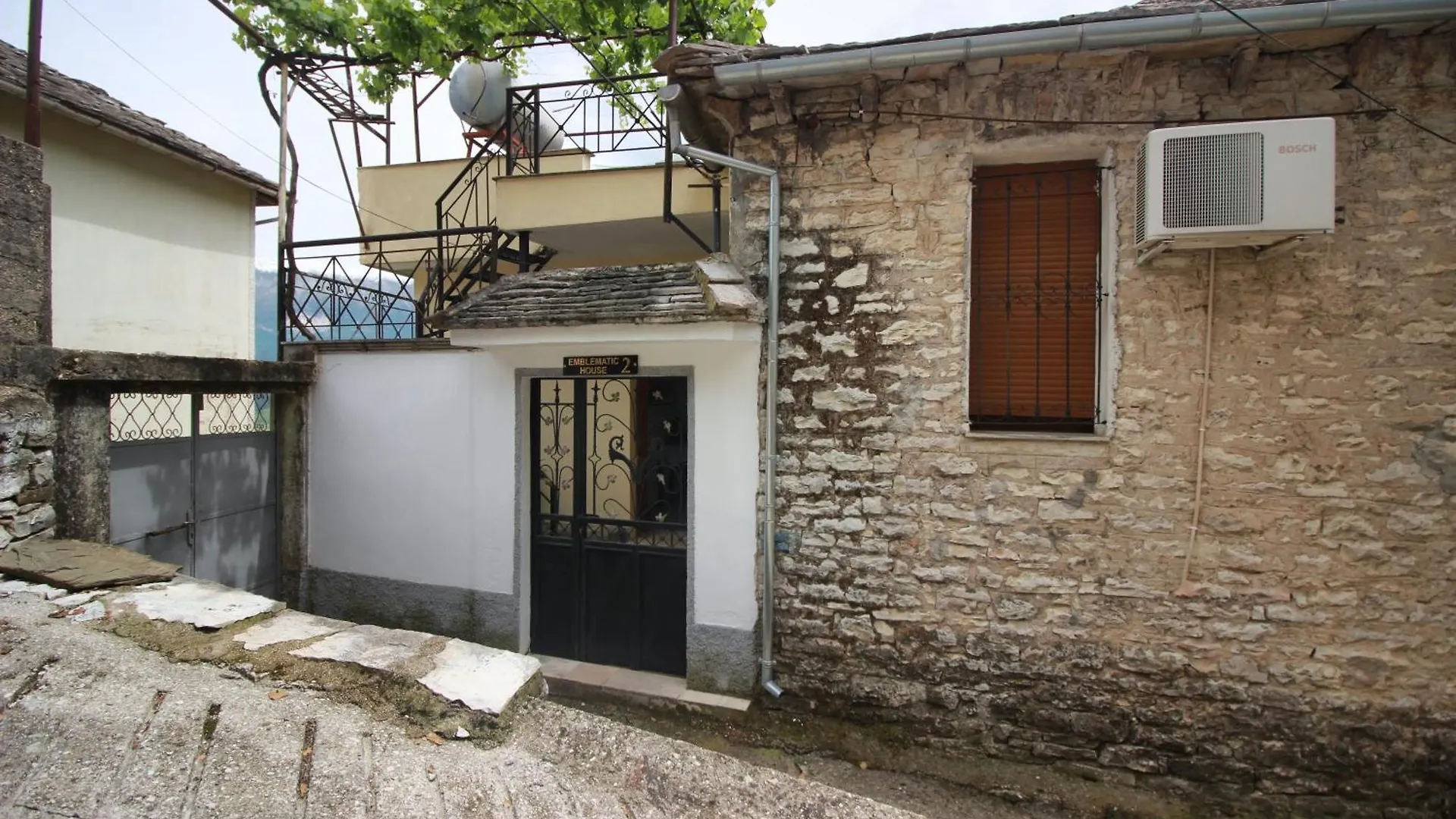 Emblematic House Apartment 2 Gjirokaster