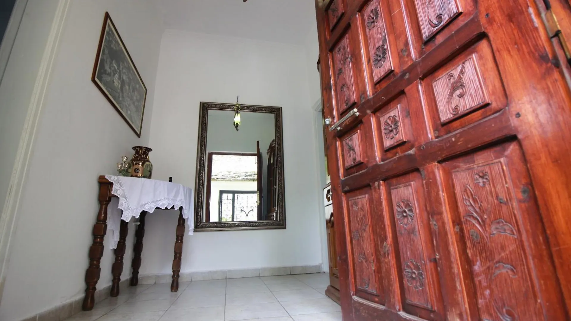 Emblematic House Apartment 2 Gjirokaster