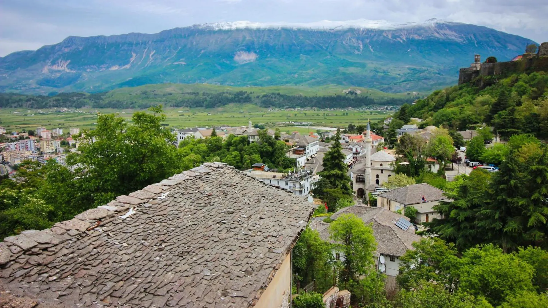 Emblematic House Apartment 2 Gjirokaster Guest house