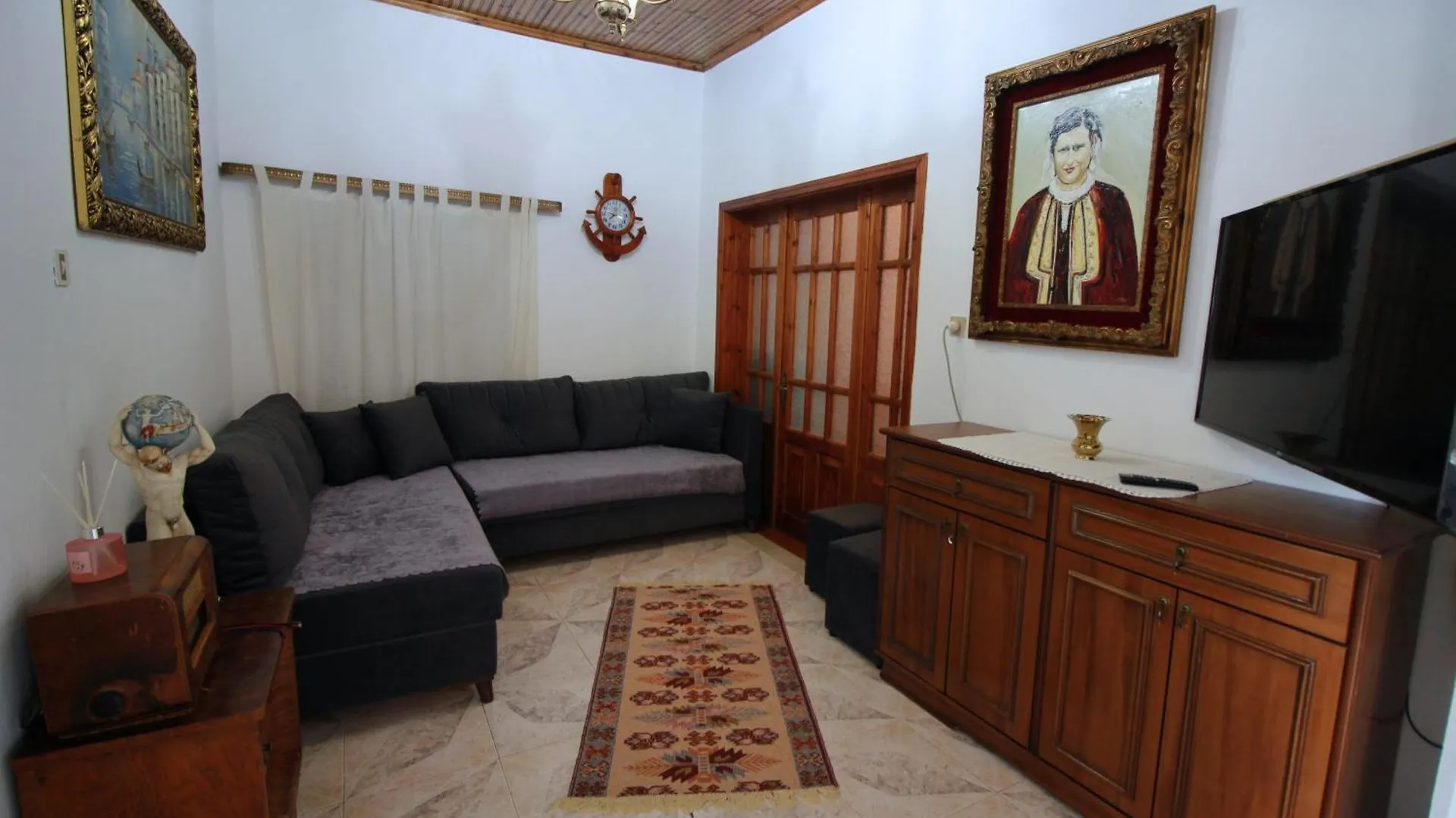 Emblematic House Apartment 2 Gjirokaster