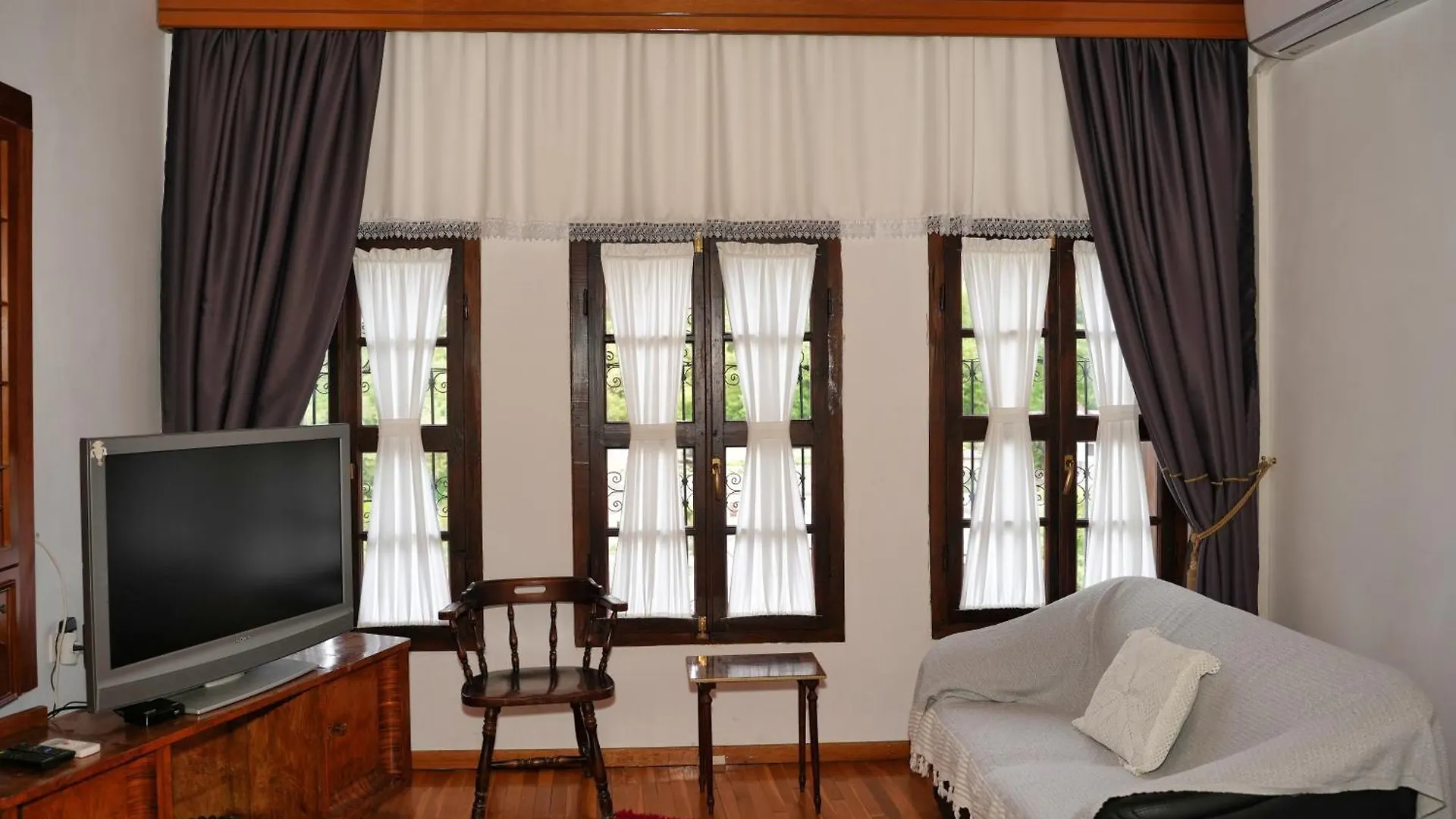 Emblematic House Apartment 2 Gjirokaster 0*,